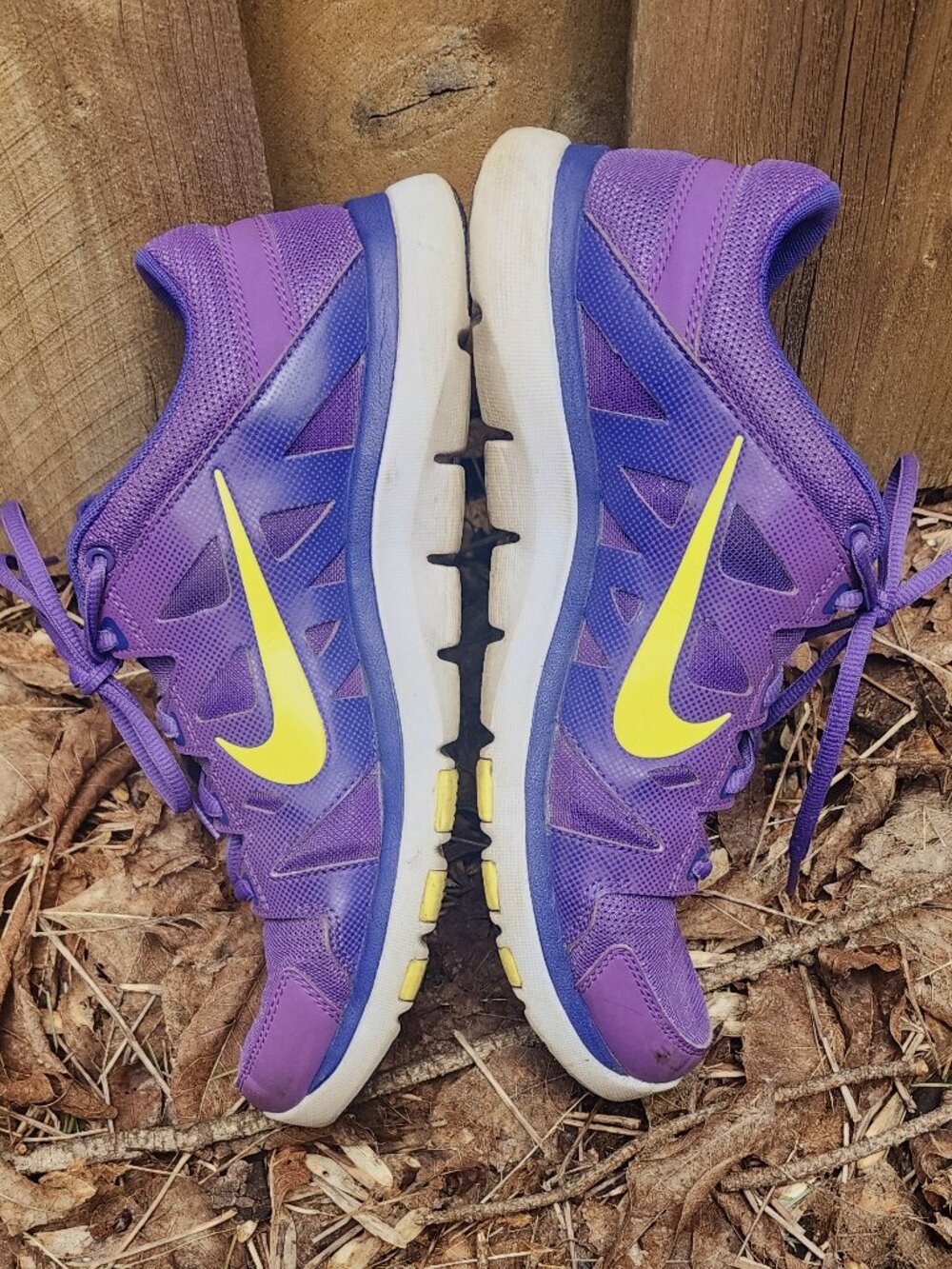 GUC Women's Nike sz 8 sneakers 👟 Purple & Neon Yellow